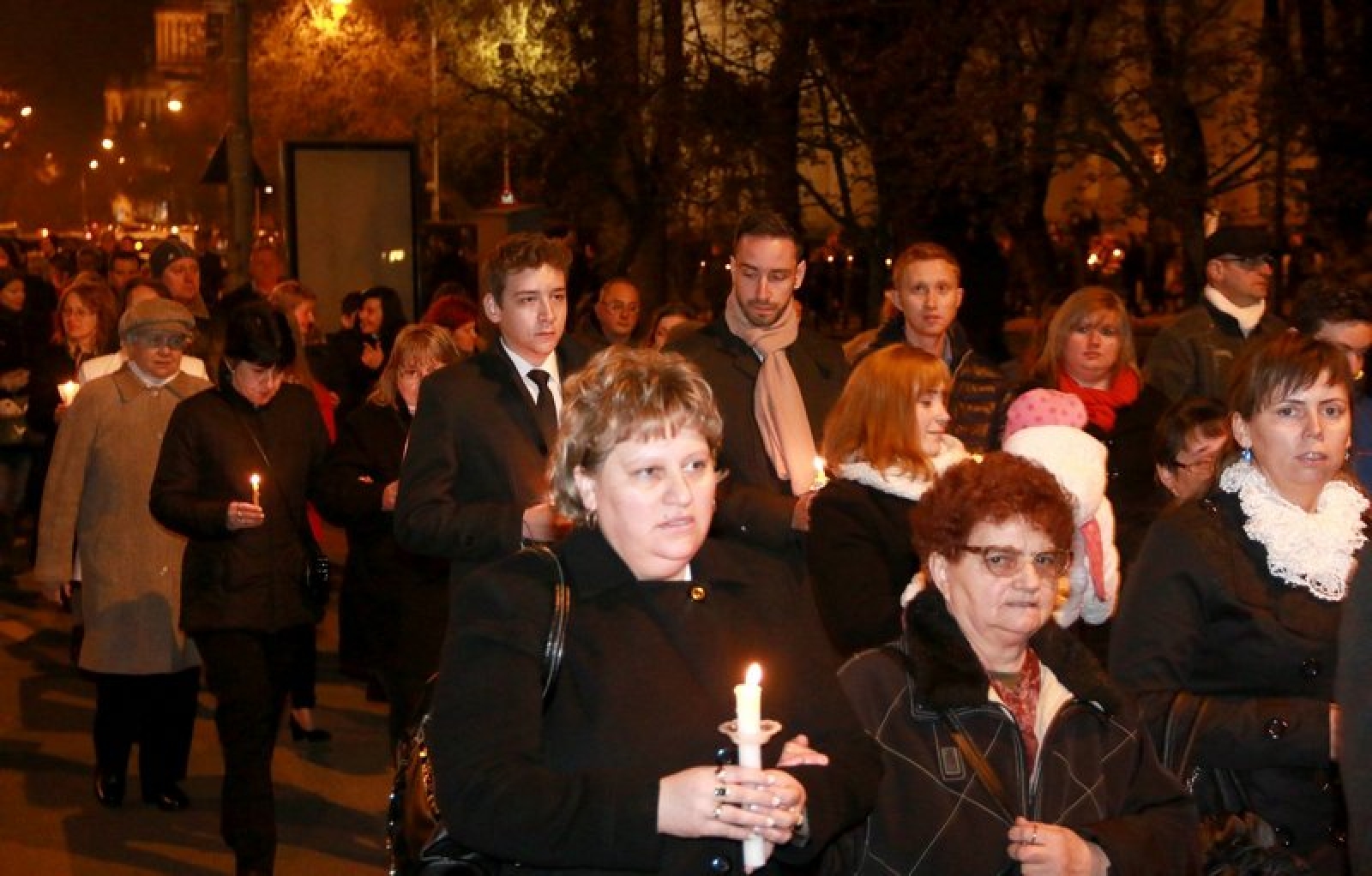 Lumanarea si Lumina de la Inviere, traditi religioase de pasti 