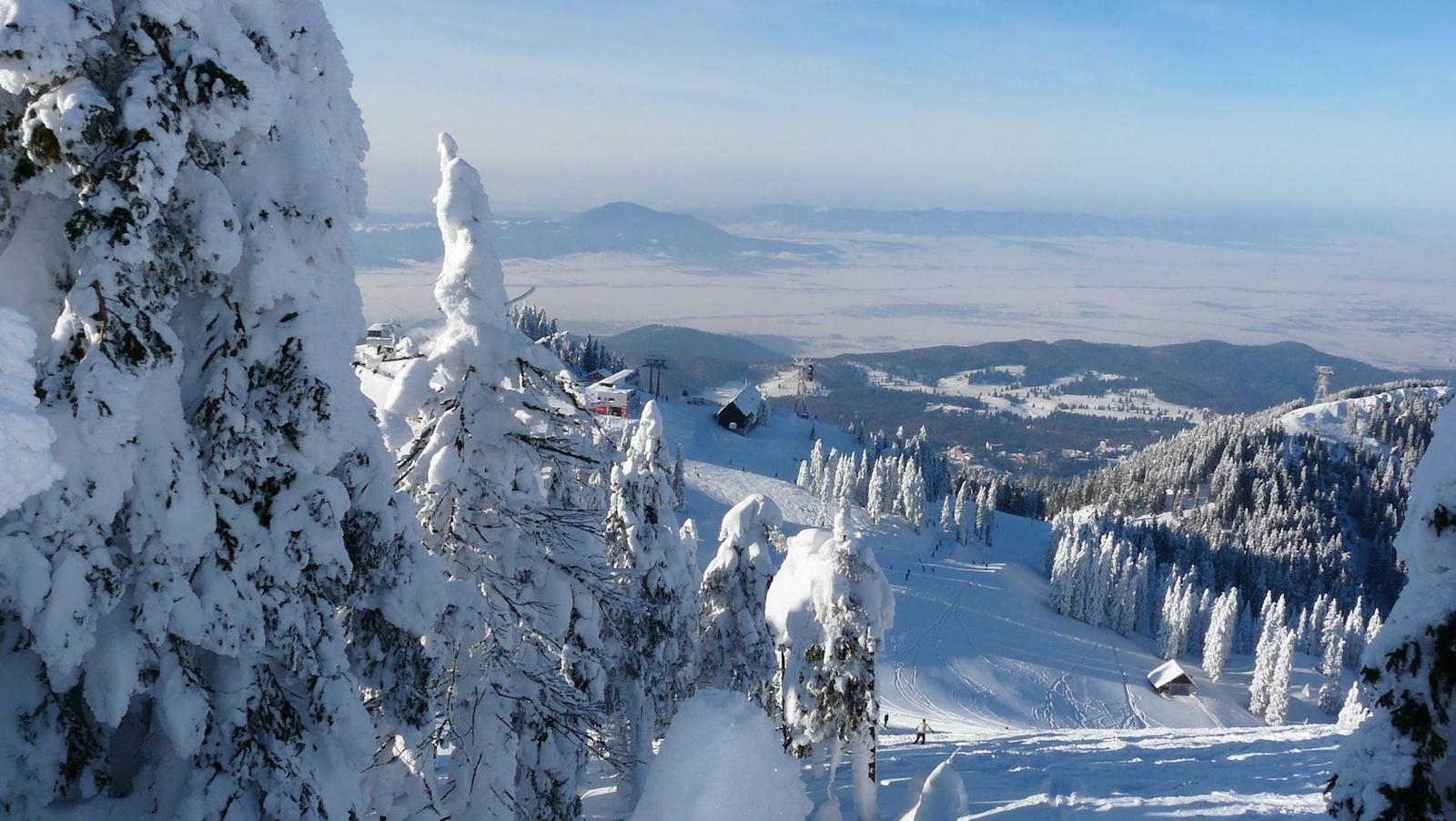 Poiana Brasov, altitudine de 1030 m, cel mai mare domaniu schiabil