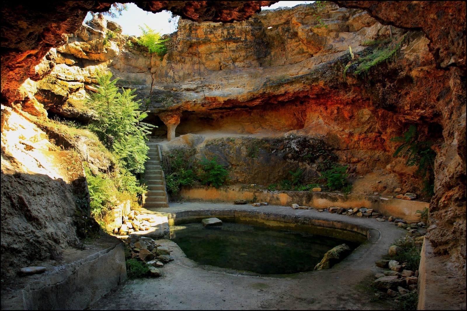 Statiunea Geoagiu-Bai, judetul Hunedoara, pestera, lac 