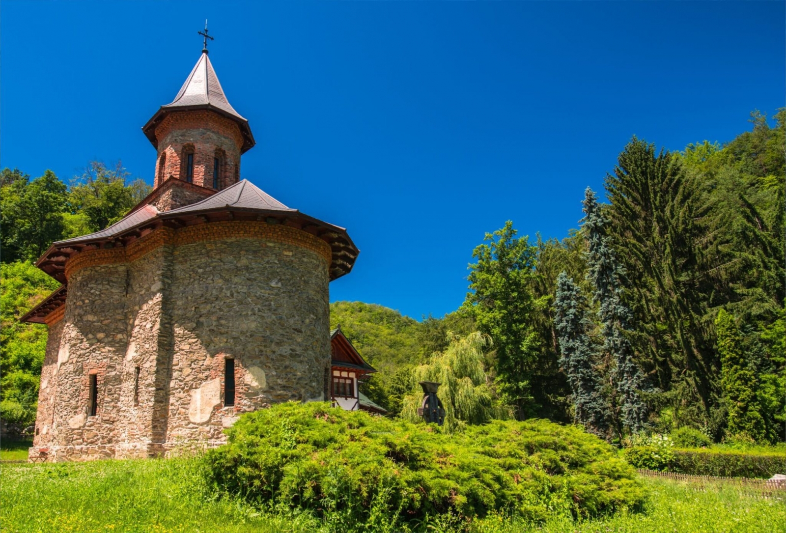 manastire prislop, lacas de cult, ortodoxie, manastirea lui Arsenie Boca
