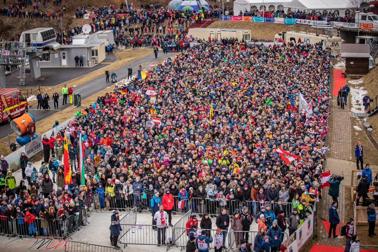 spectatorii, Cupa Mondială de Sărituri cu Schiurile, FIS Ski Jumping World Cup)