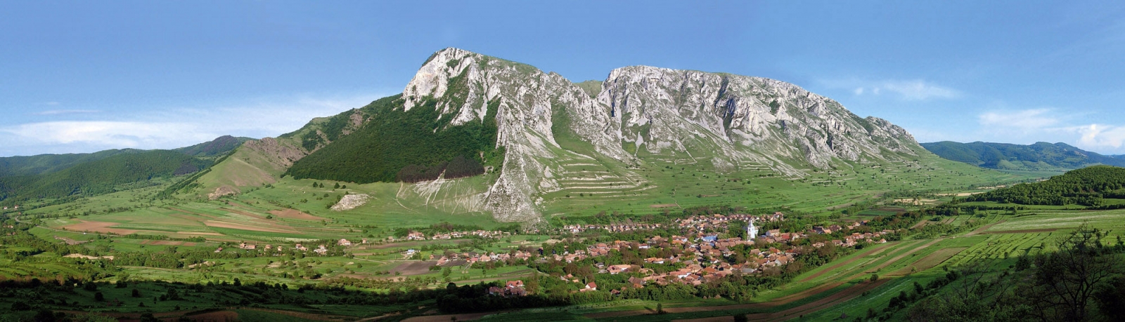 muntii tarascau, muntii piatra secuiului,cadru natural impresionant