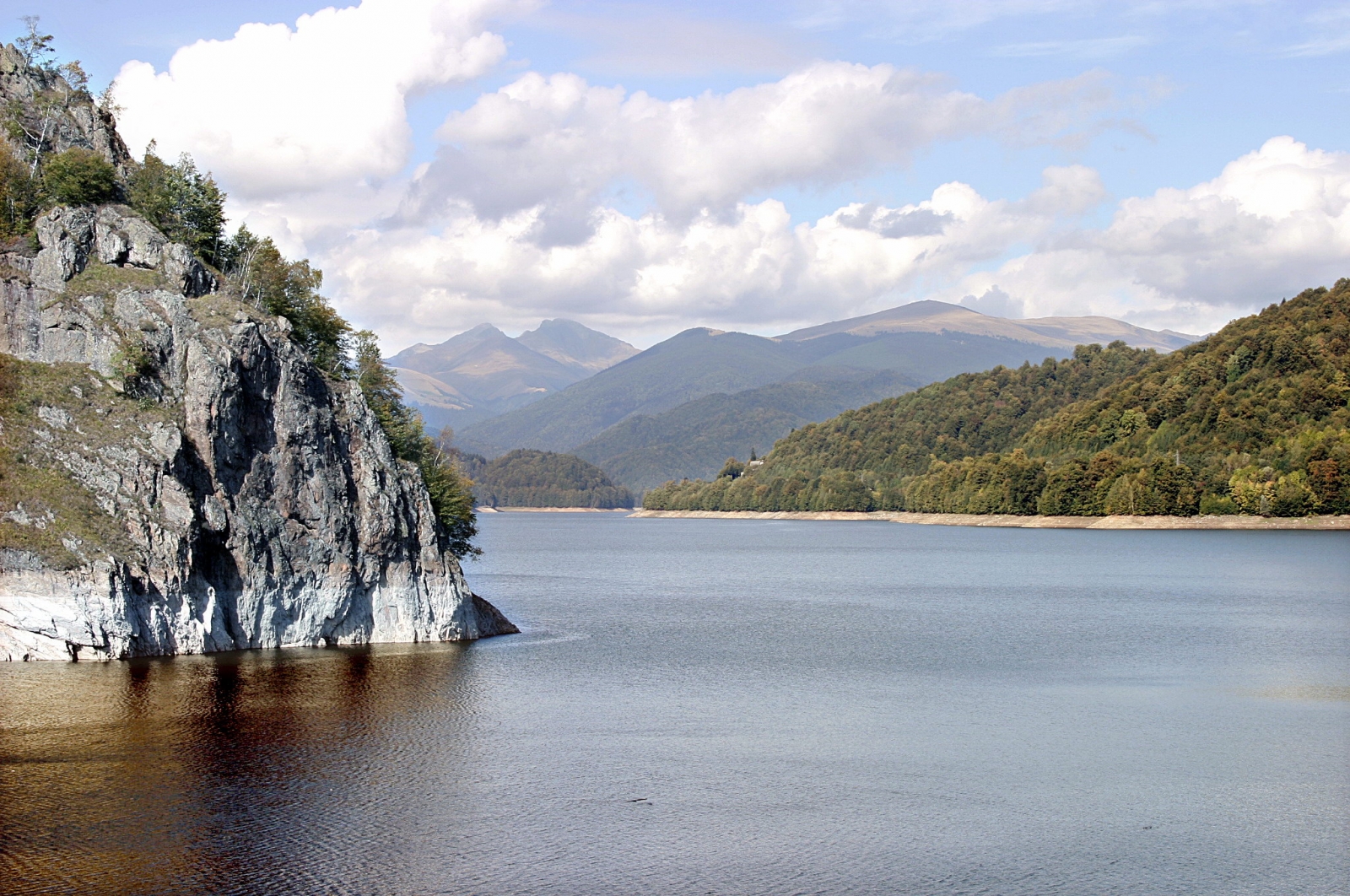Barajul și lacul de acumulare Vidraru, Județul Argeș