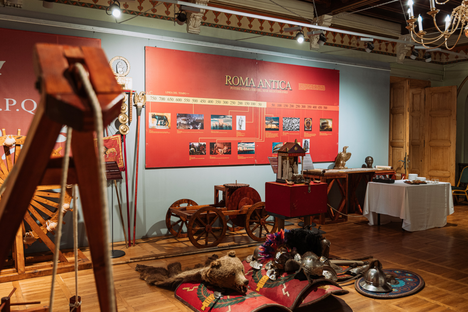 echipament roman, expozitie, castelul cantacuzino 