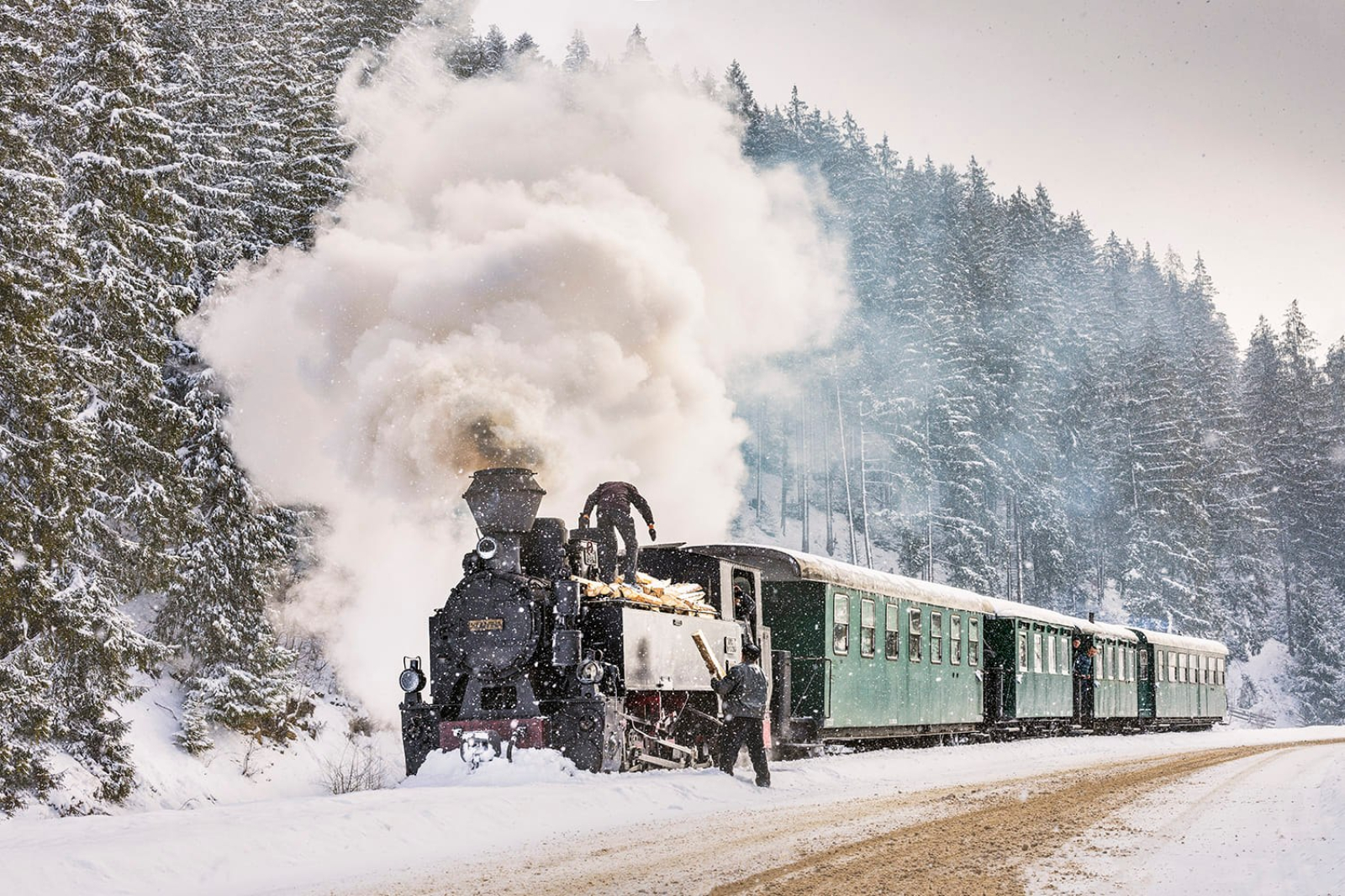 Cele mai pitorești rute cu trenul din România în 2025