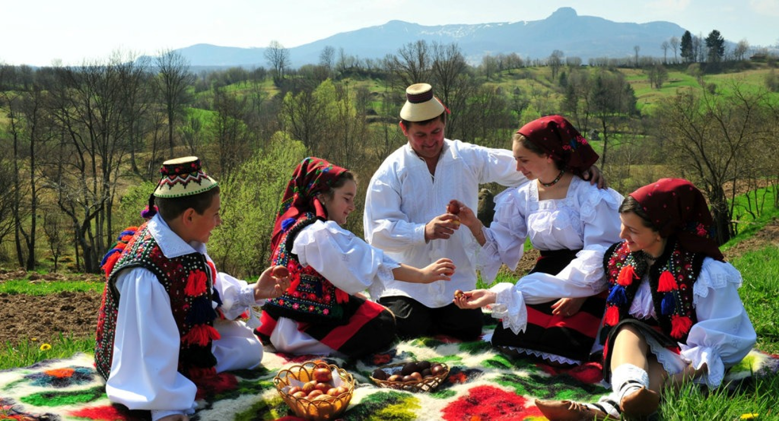 Cele mai frumoase stațiuni din România unde să petreci Paștele în 2025