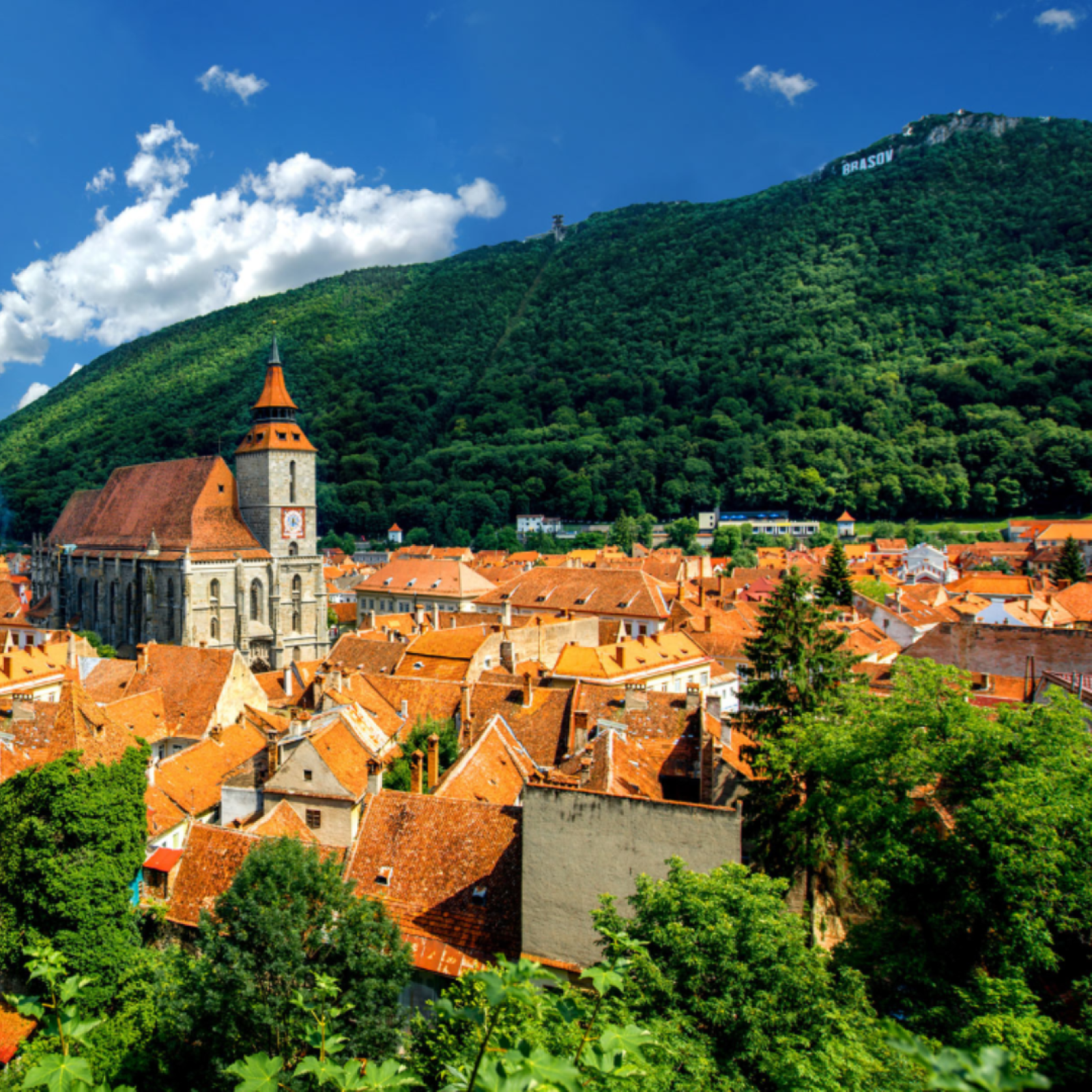 7 motive pentru care să vizitezi Brașovul vara asta